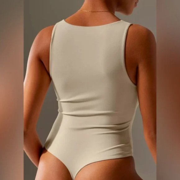 Aritzia Babaton Contour Scoopneck Bodysuit in Deep Taupe XS - Picture 4 of 6